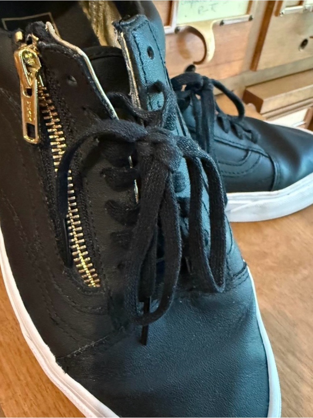 VANS M6.5/W8 Black leather Old Skool Zip style 721499 with Gold Zipper